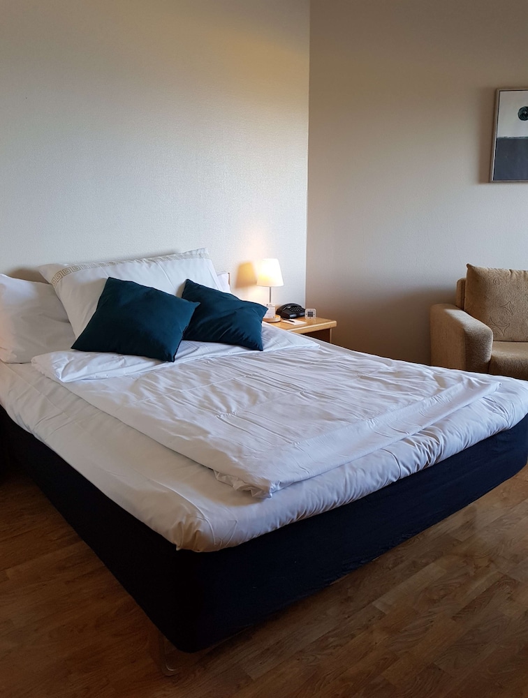 Stav Hotel 19/77