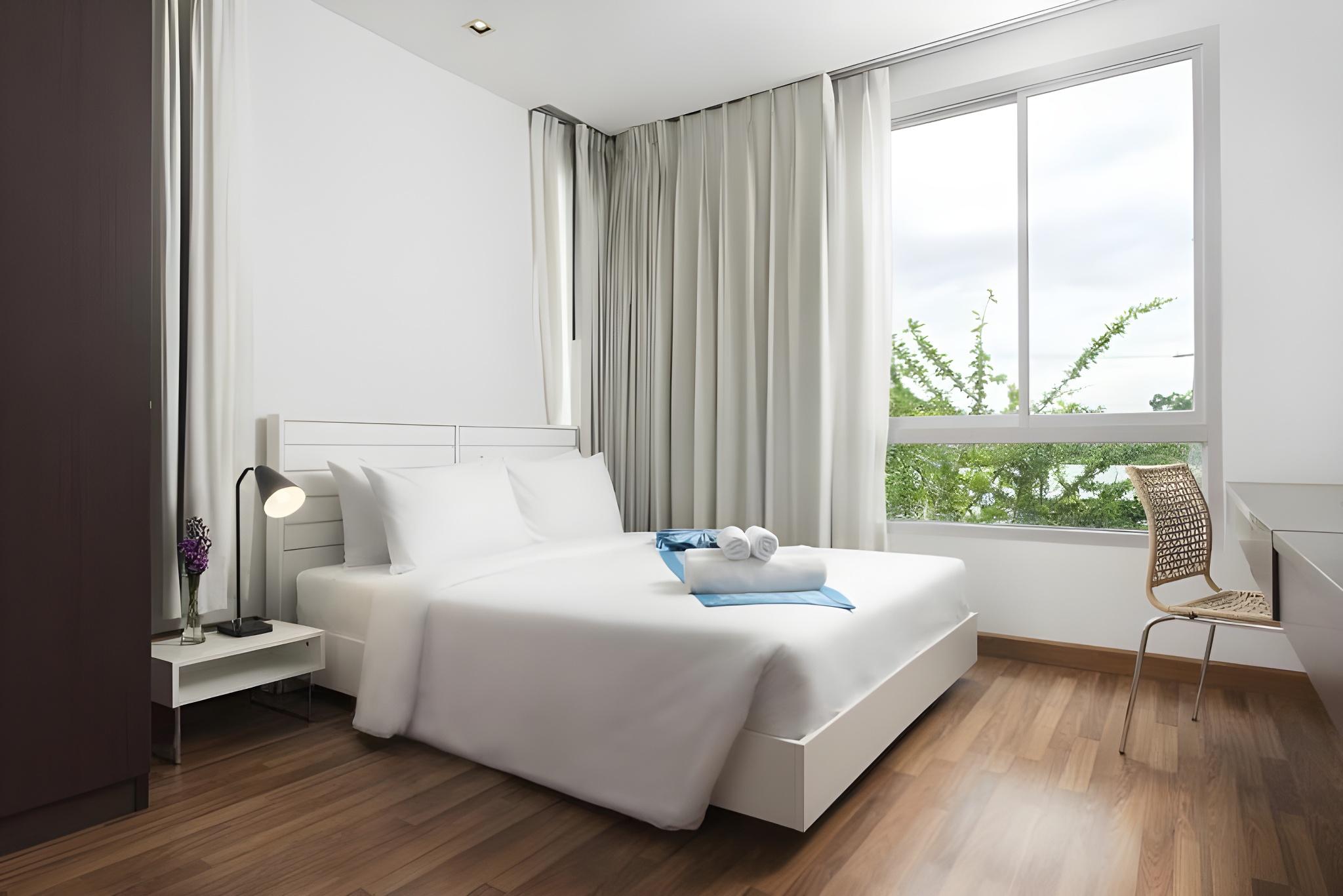 2 BEDROOM CORNER SUITE