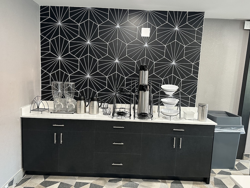 Baymont by Wyndham East Ridge 6/49