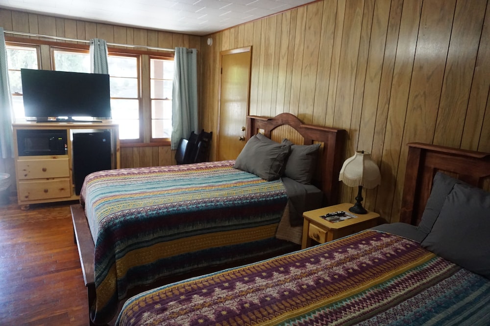 Marshall's Creek Rest Motel 46/71