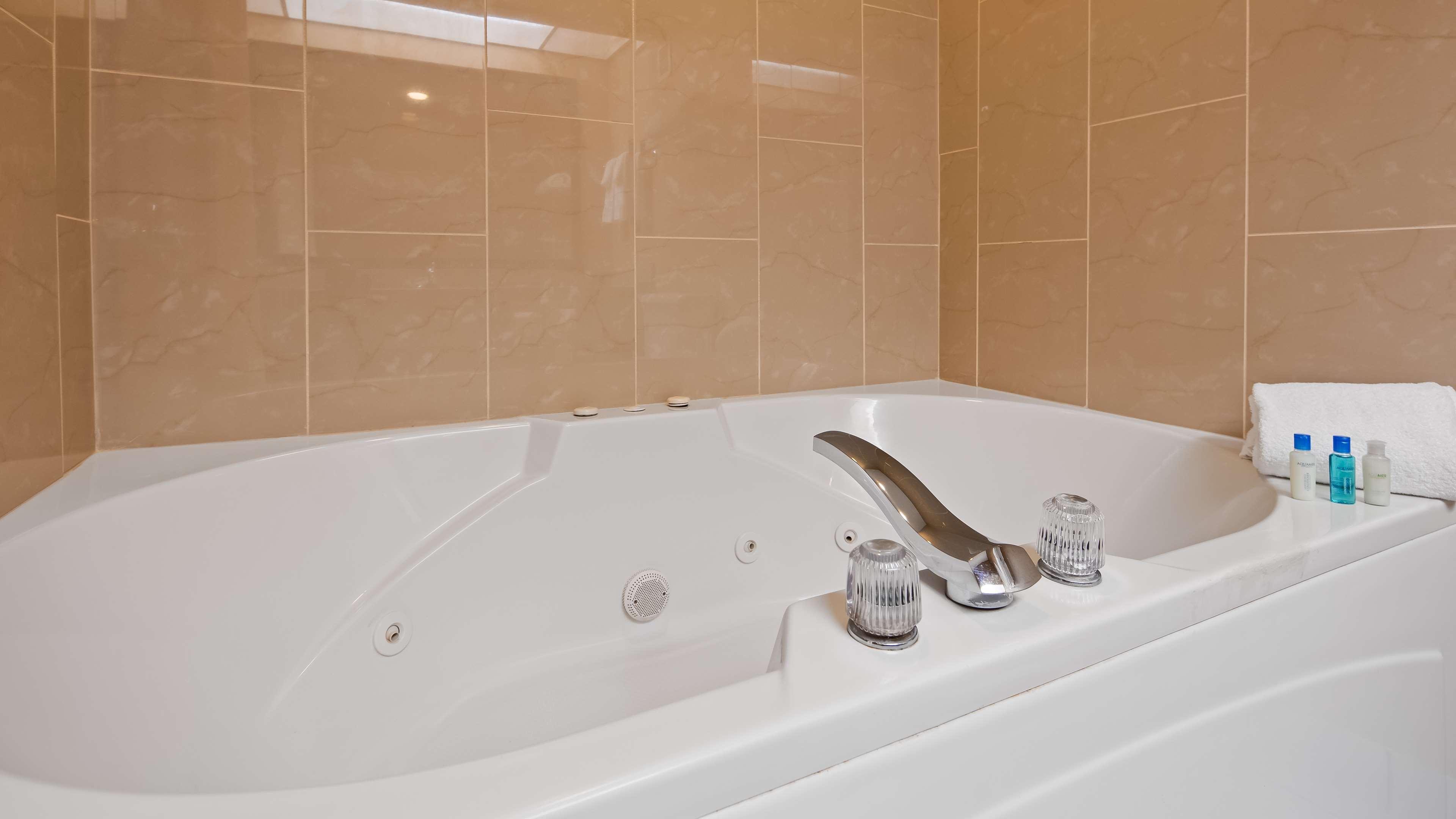 Room, King Bed, Forest View, Sofa, Jetted Tub