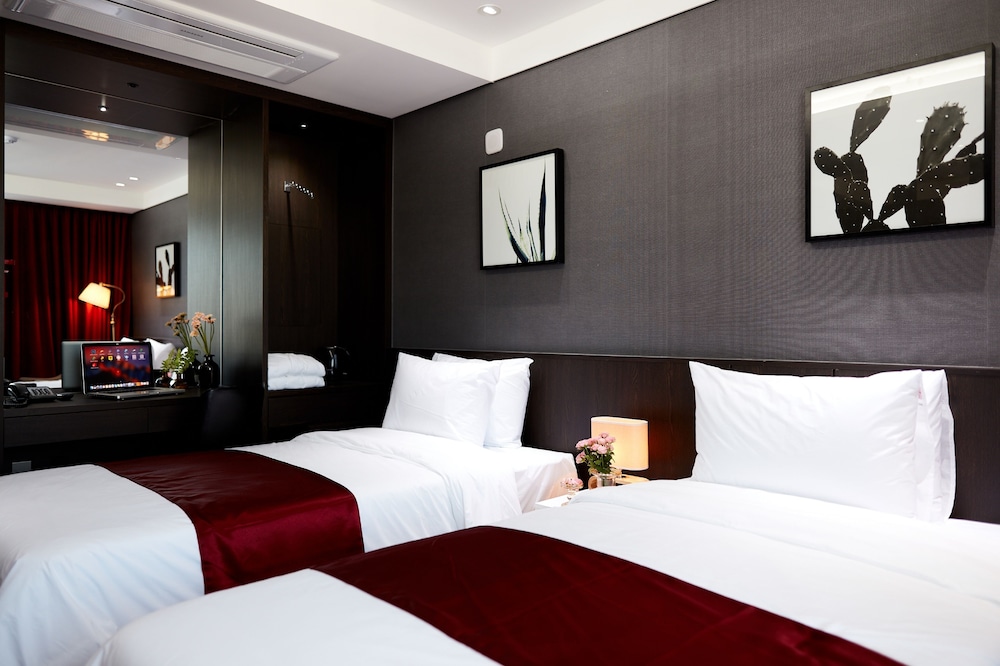 Ramada by Wyndham Yongin 11/28