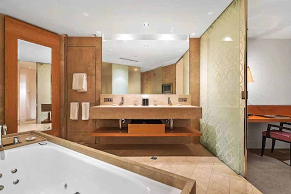 Royce Hotel 7/60