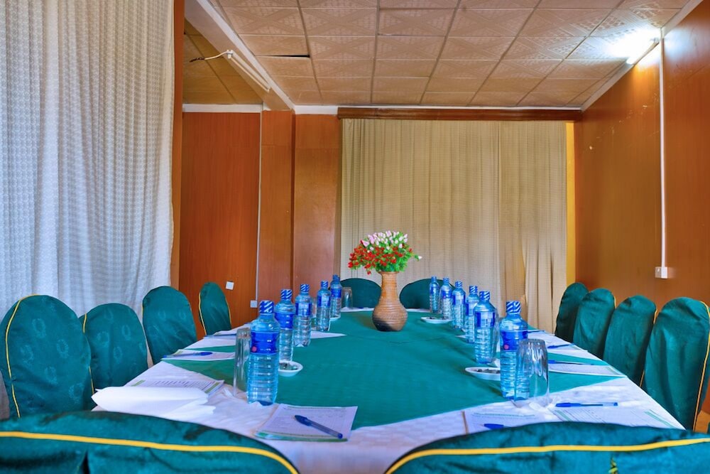 Hotel Nokras Muranga 40/55