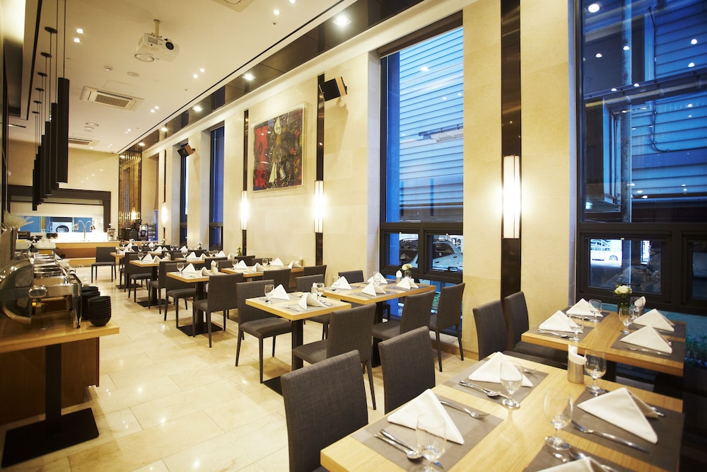 On City Hotel 31/43