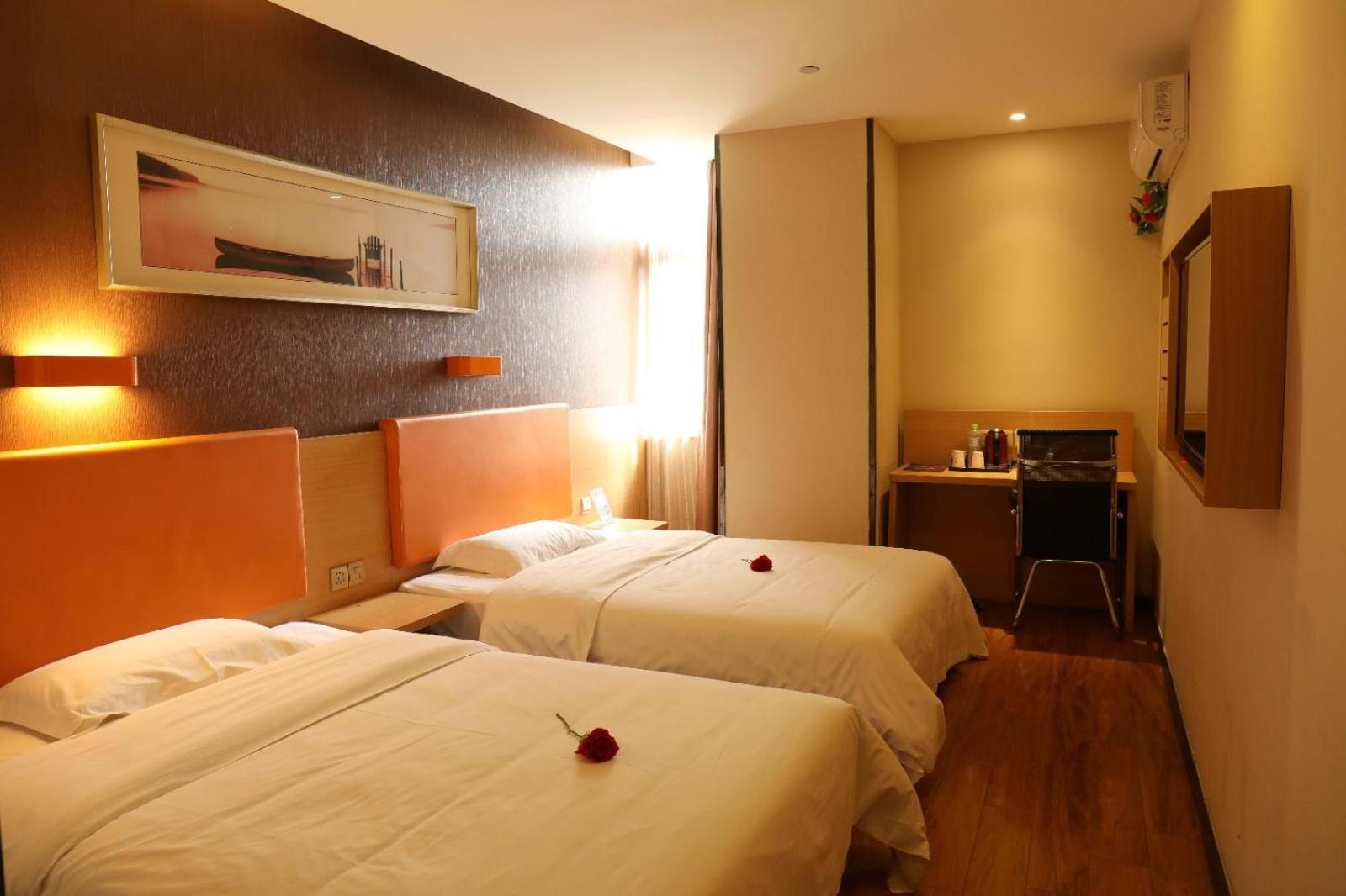 7 Days Youpin Hotel (Chengdu Dufu's Thatched Cottage Branch) 24/42