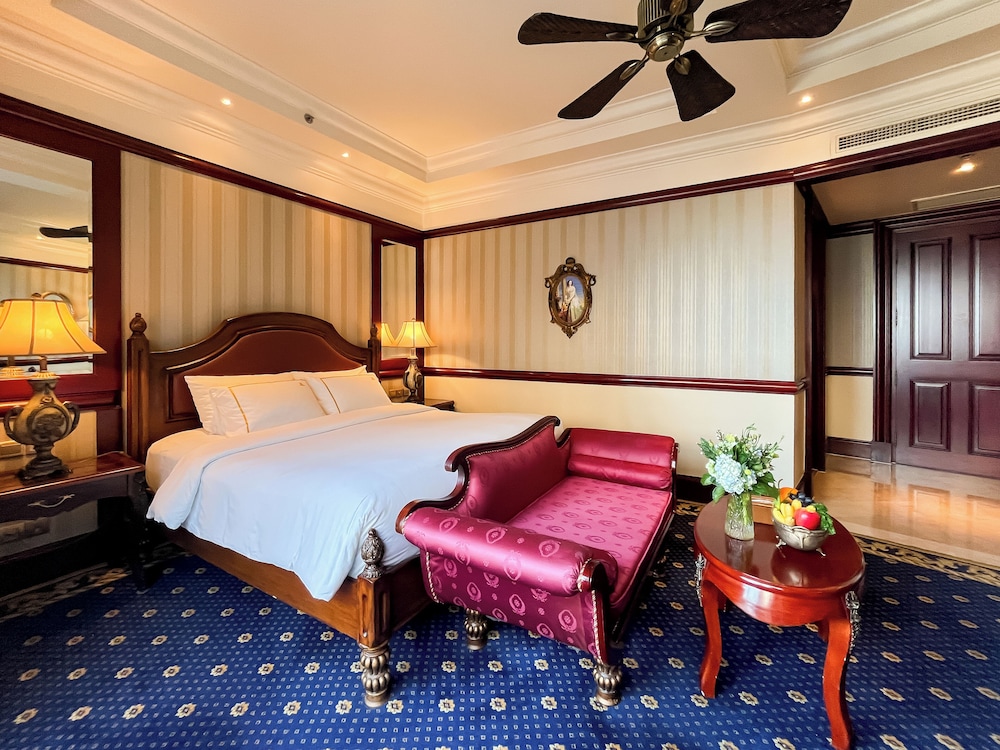 Grand, Heritage, Deluxe, King Bed, Ocean View