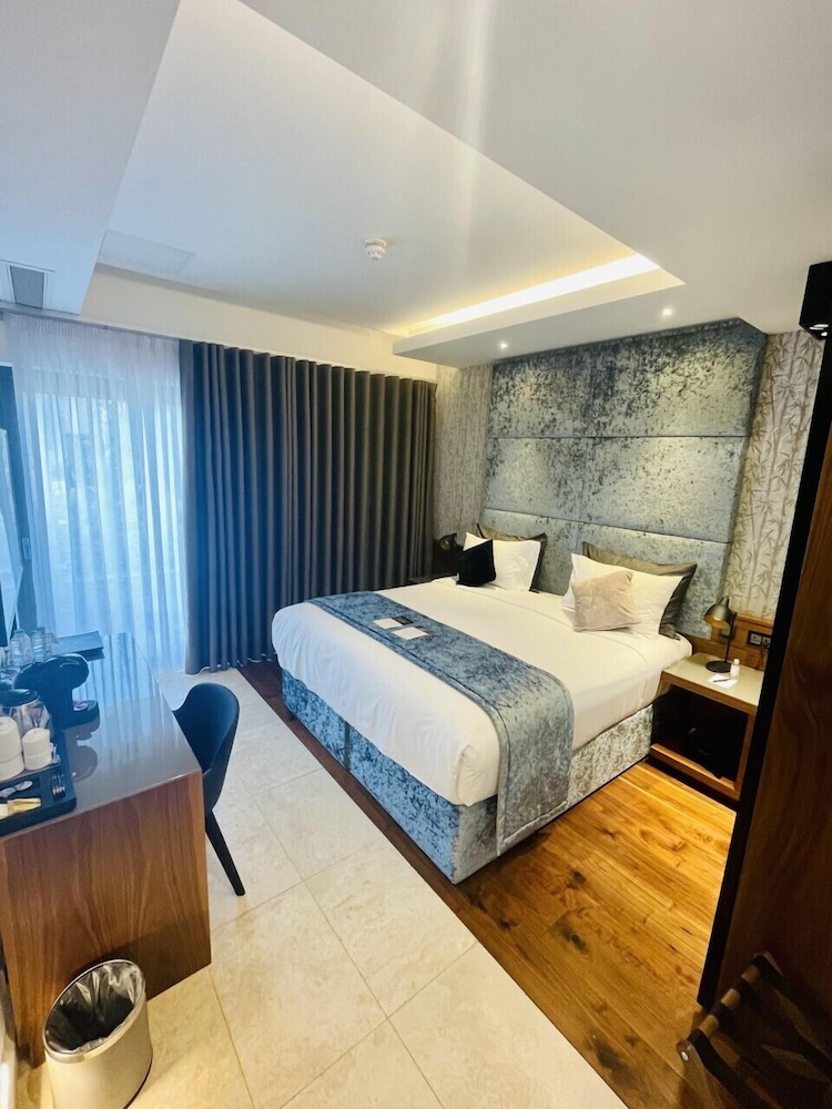 The Village Boutique and Spa 13/72