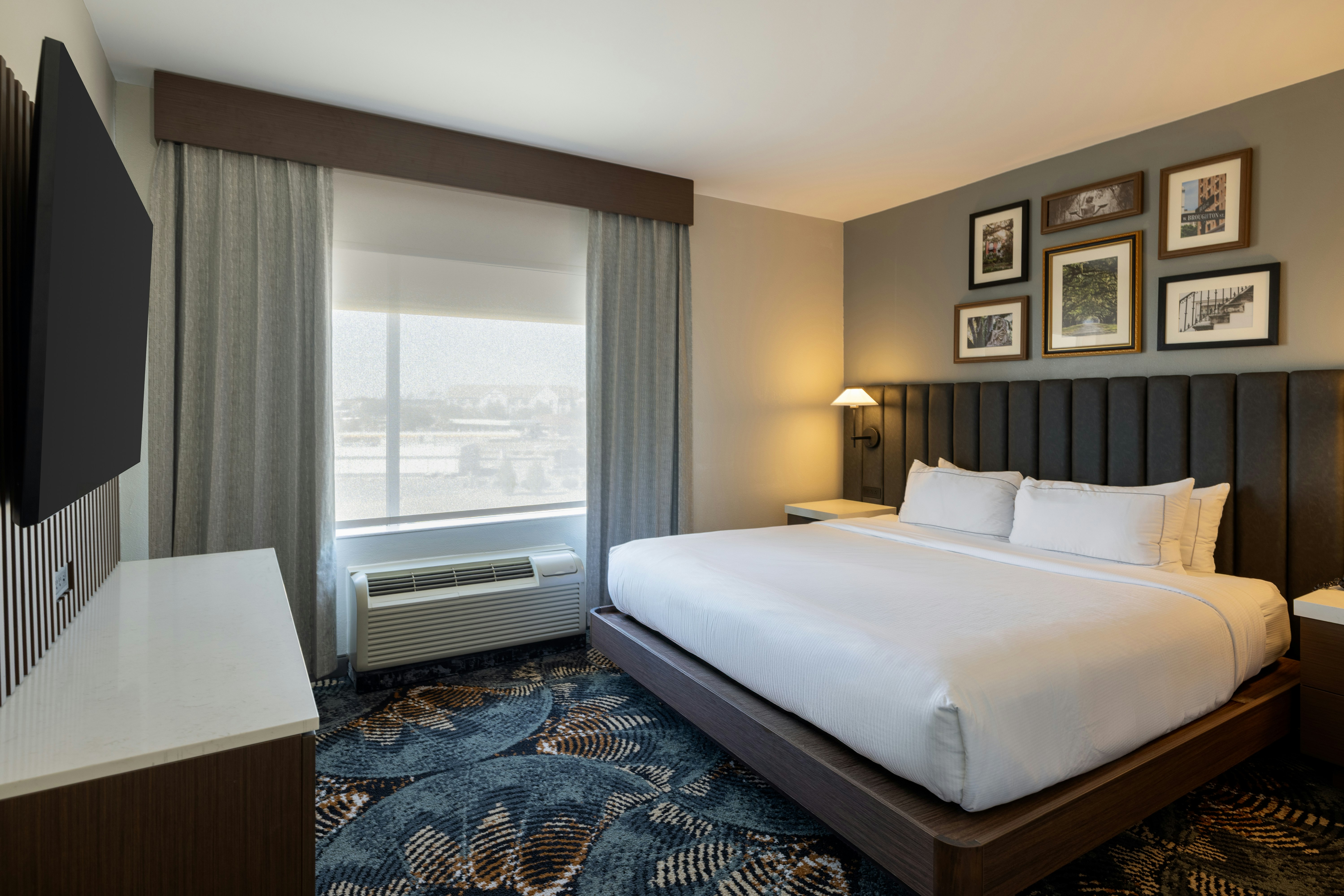 جناح ركني بسرير كينج لذوي الإعاقة، DoubleTree by Hilton Hotel Savannah Airport 3/7