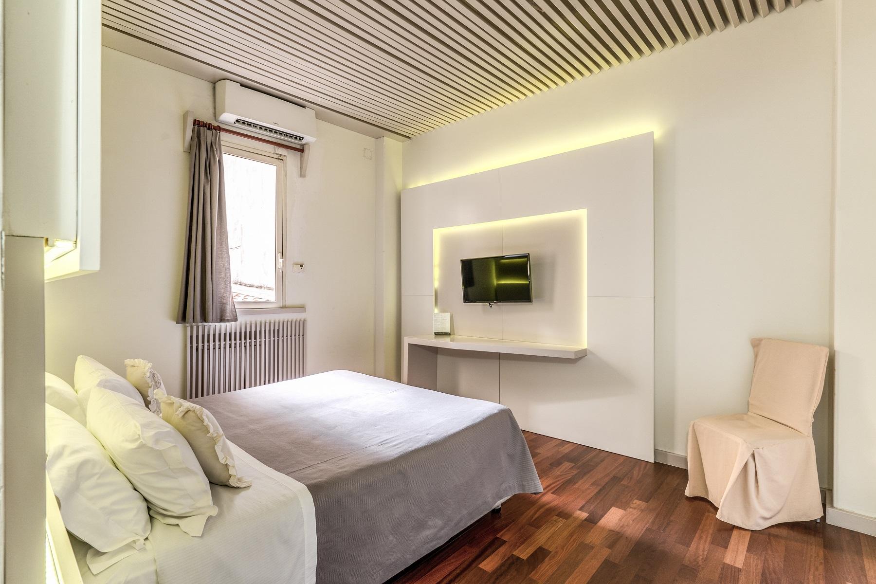 ROOM, SINGLE, DOUBLE BED