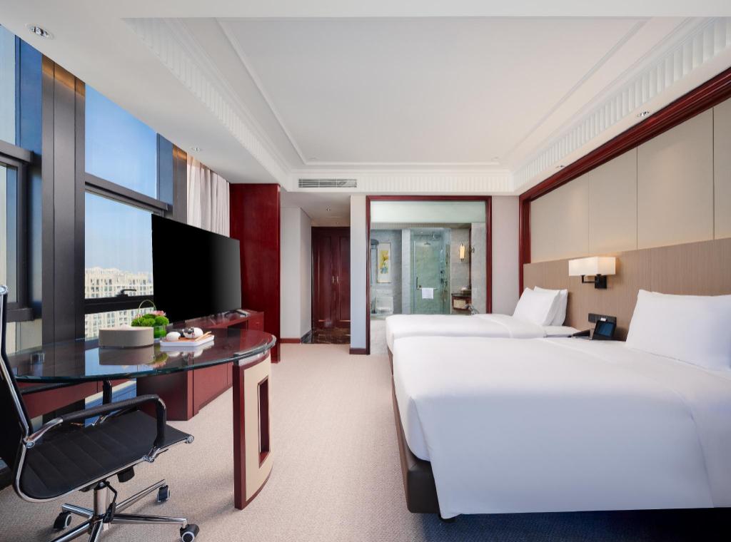 Grand Mercure Wuxi Huishan 42/76