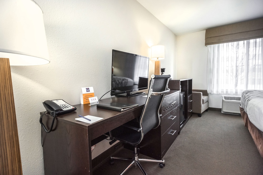 Sleep Inn & Suites And Conference Center Downtown 40/40