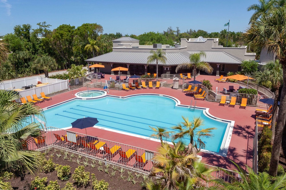 La Quinta Inn Suites By Wyndham Ft Myers Sanibel Gateway 38/58