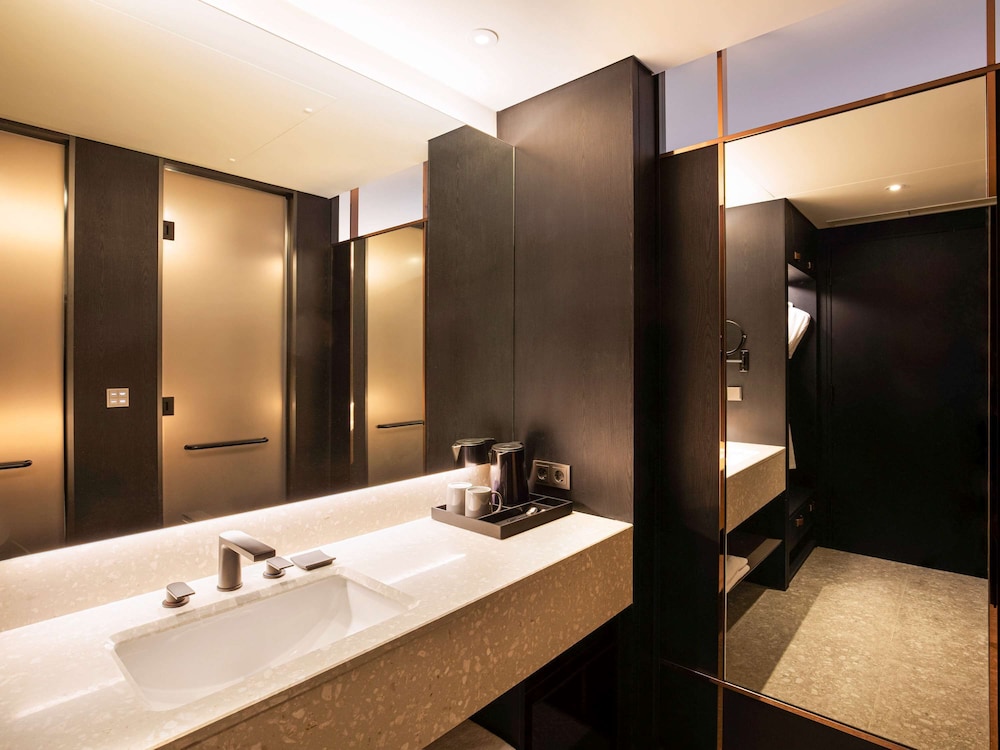 Mercure Ambassador Seoul Hongdae 21/72