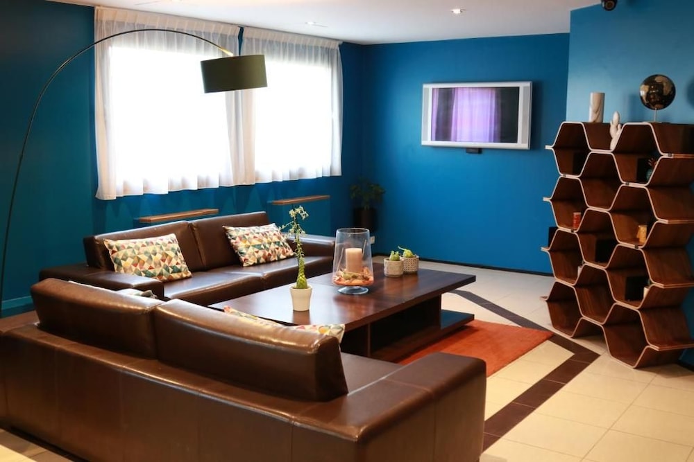 Orly Superior Hotel 41/57