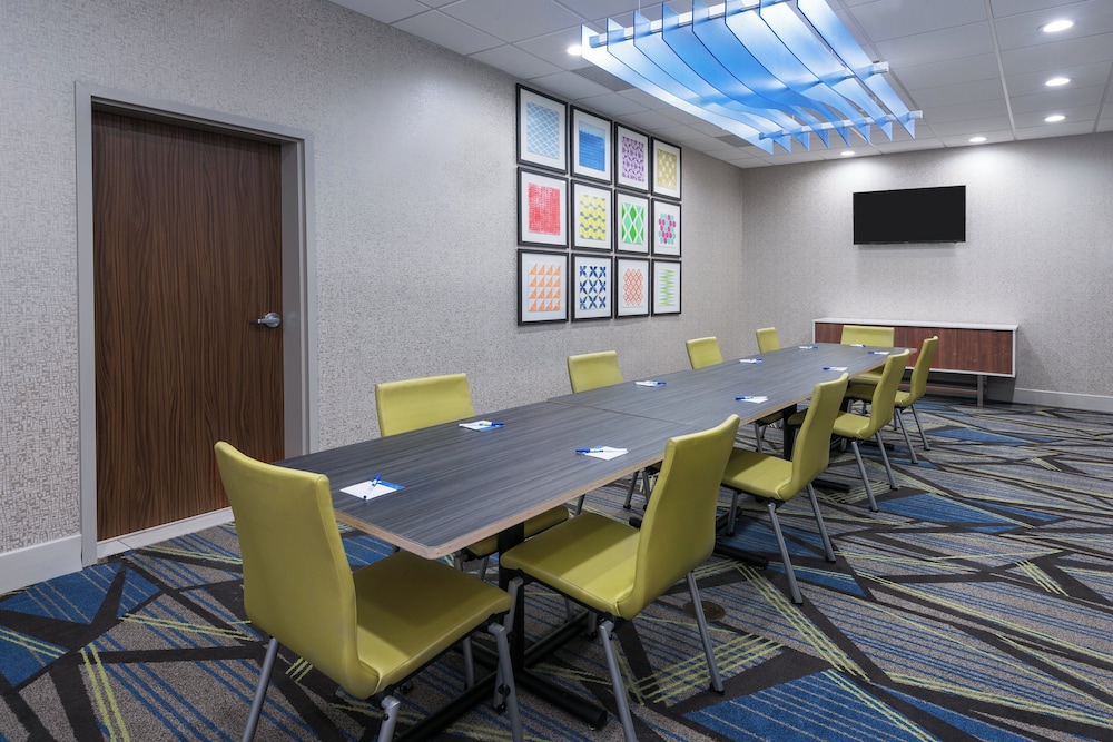 Holiday Inn Express & Suites Sugar Land SE - Missouri City 58/65