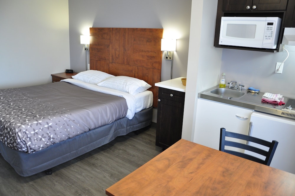 Moonlight Inn and Suites Sudbury 6/50