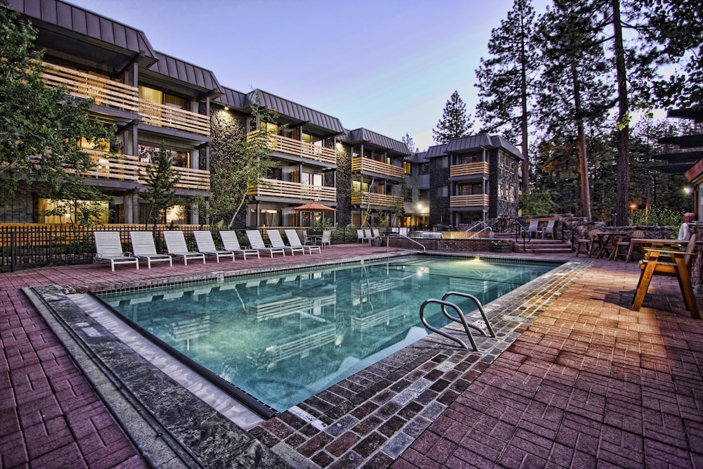 Hotel Azure Tahoe 32/39