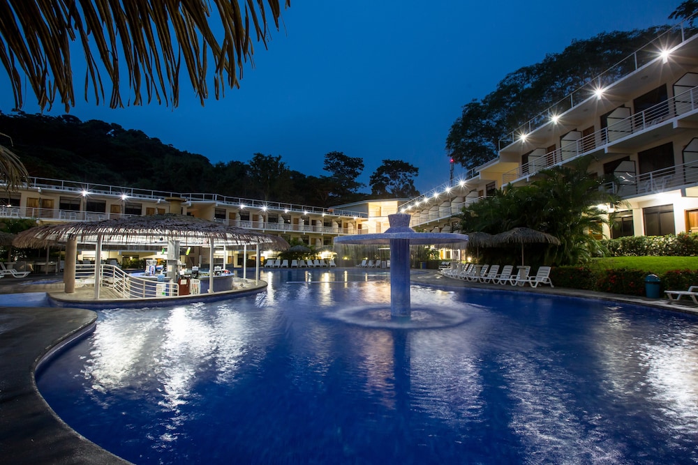 Hotel Arenas Punta Leona 7/66