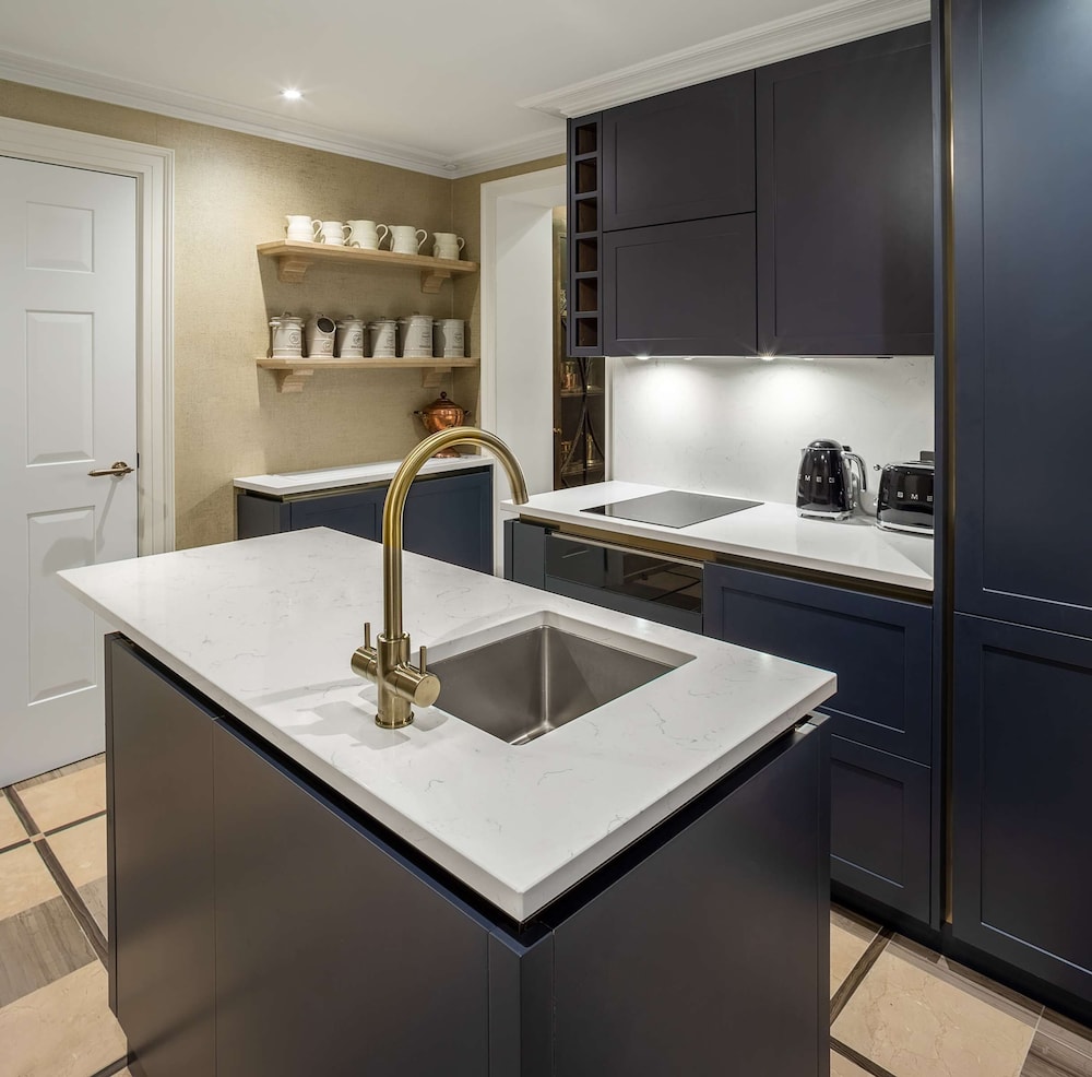 Great Scotland Yard Unbound Collection By Hyatt 7/66