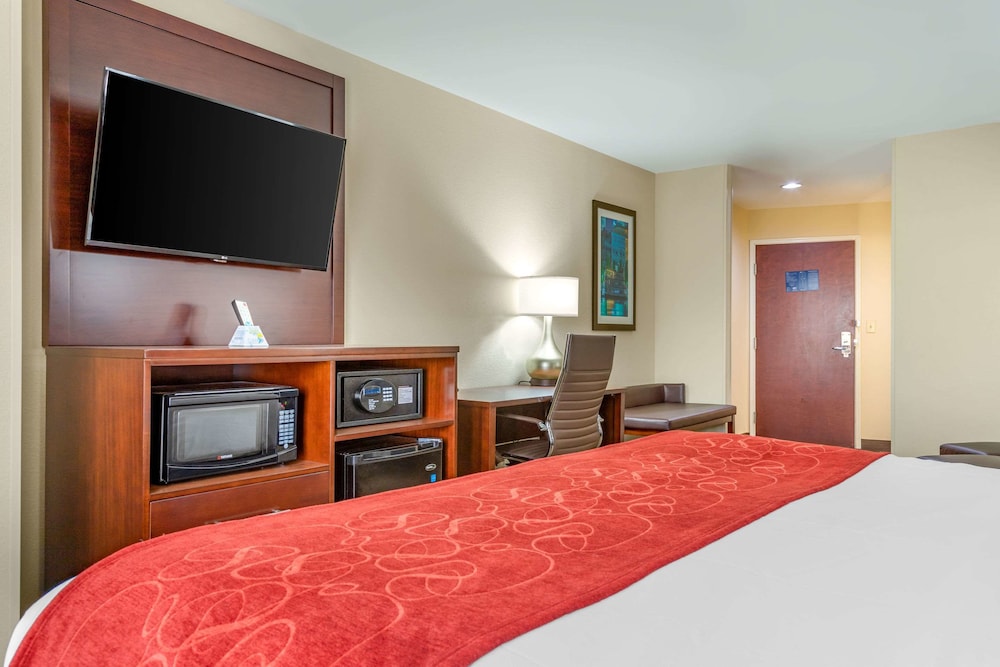 Comfort Suites Savannah Gateway I-95 9/38