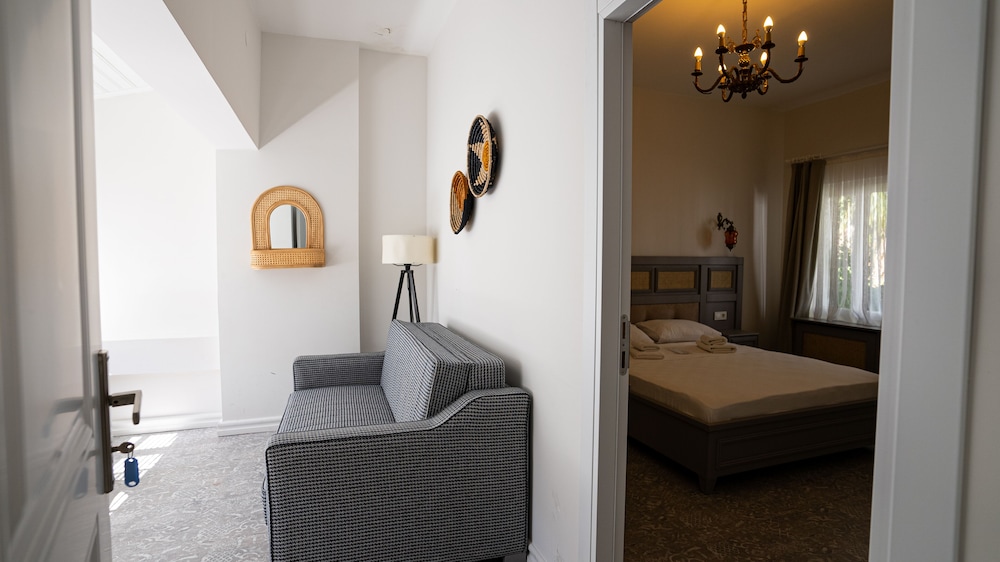 Ece Suites Apart 25/50