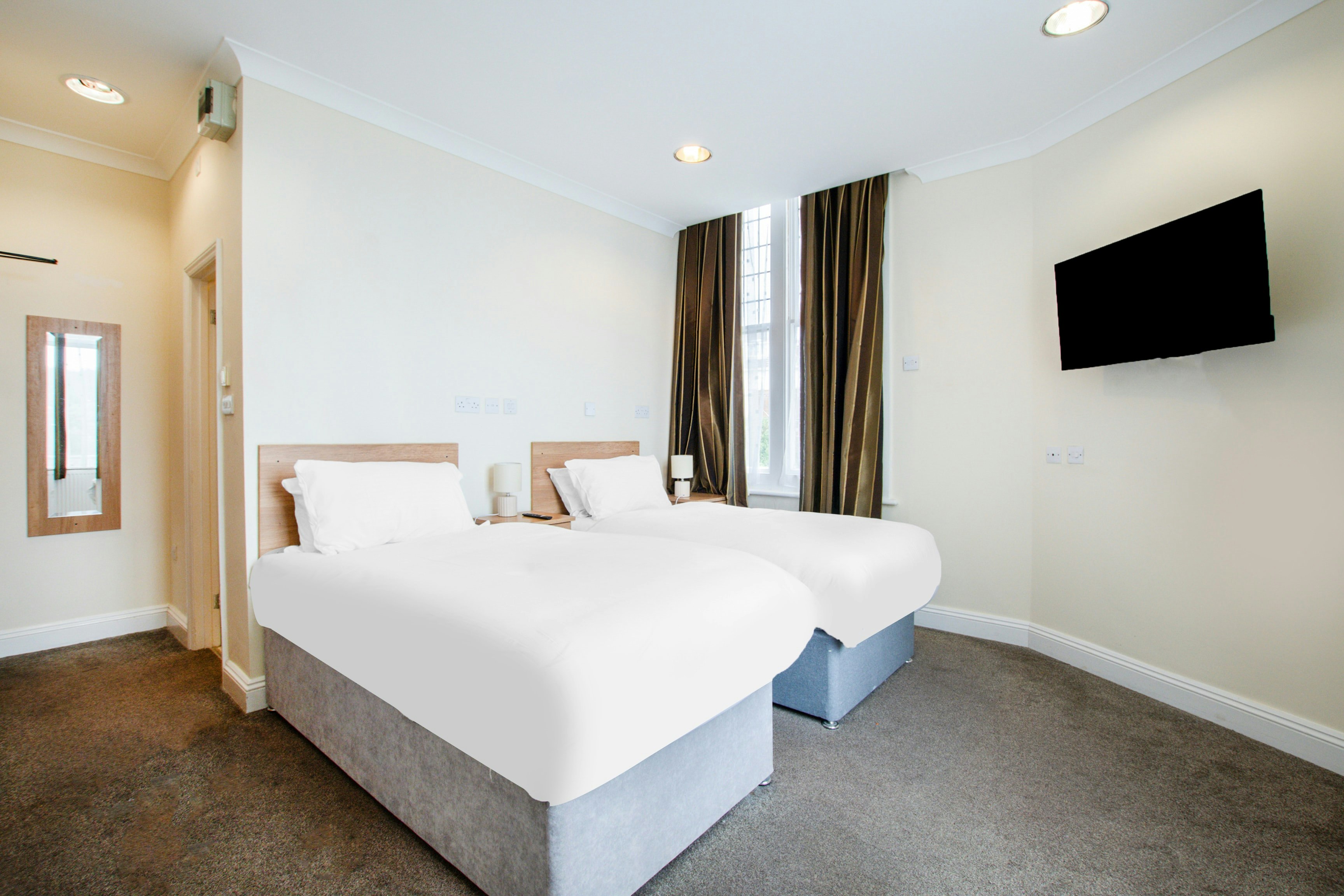 Russel Court Hotel Bournemouth Central 23/45