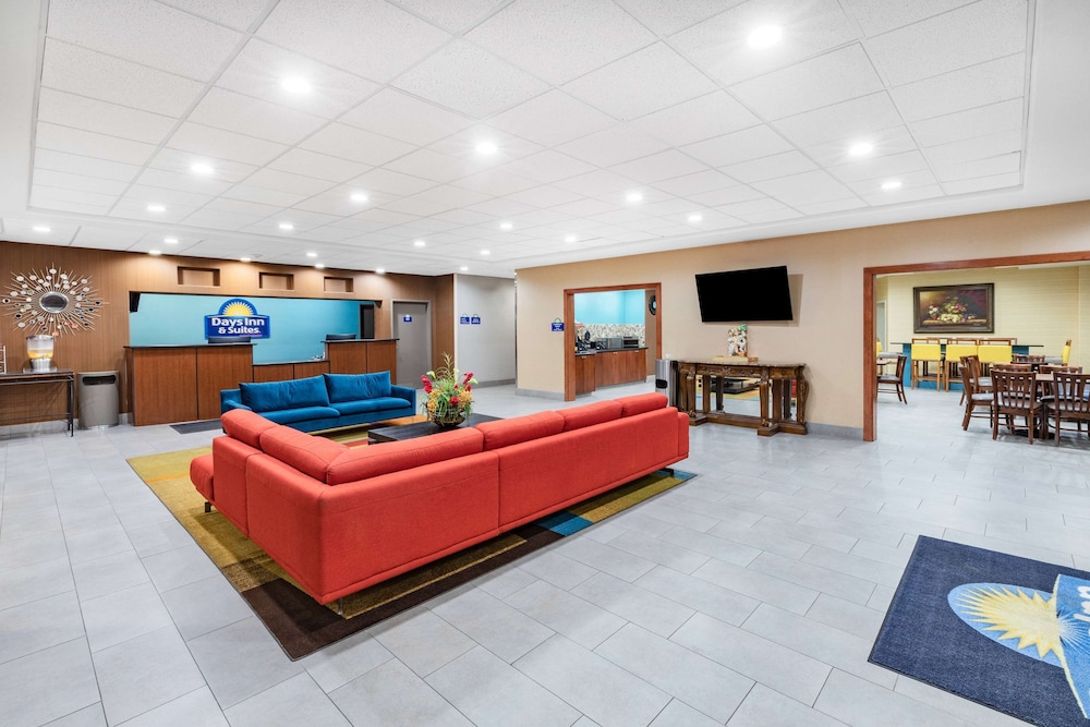 Days Inn & Suites by Wyndham San Antonio near Frost Bank Ctr 4/42