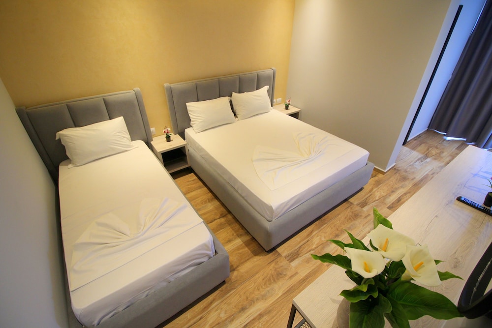 Hotel Citrus 12/37
