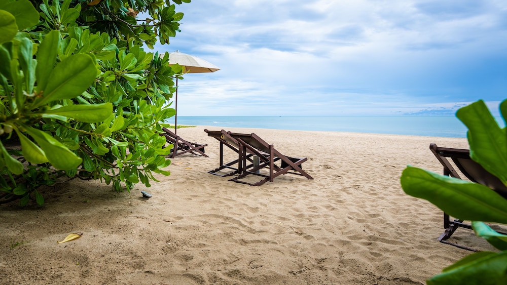 Baan Klang Aow Beach Resort 55/66