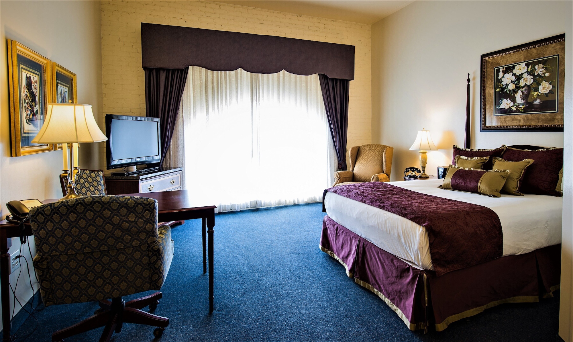 STUDIO, SUITE, KING BED