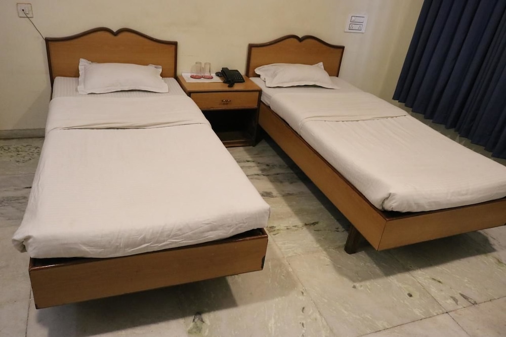 HOTEL RIVIERA EXECUTIVE 8/24