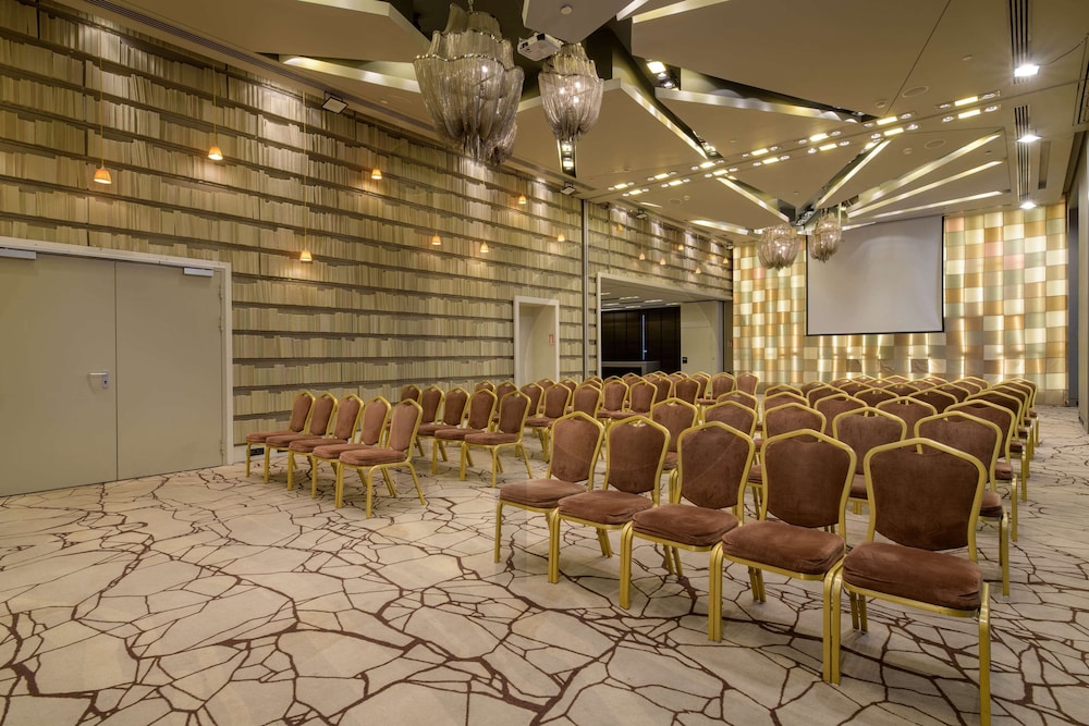 Radisson Blu Park Hotel 65/71