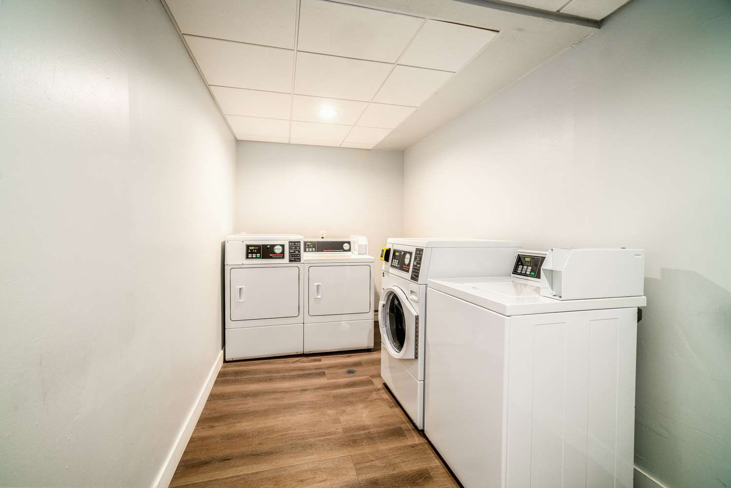 MainStay Suites Moreno Valley Near March Air Reserve Base 18/23