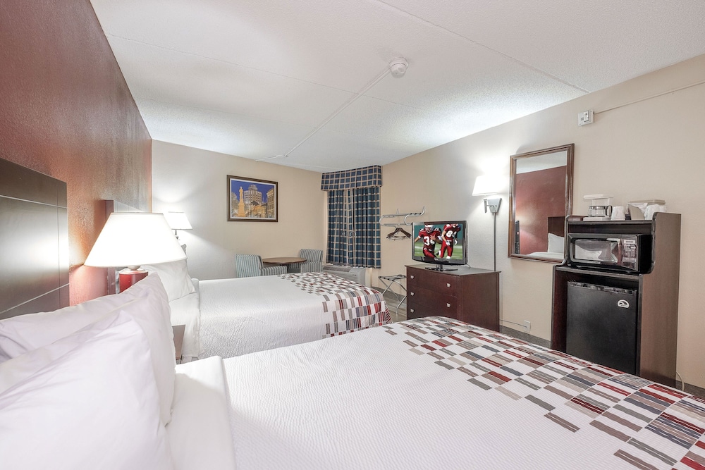 Red Roof Inn and Suites Macon 17/71