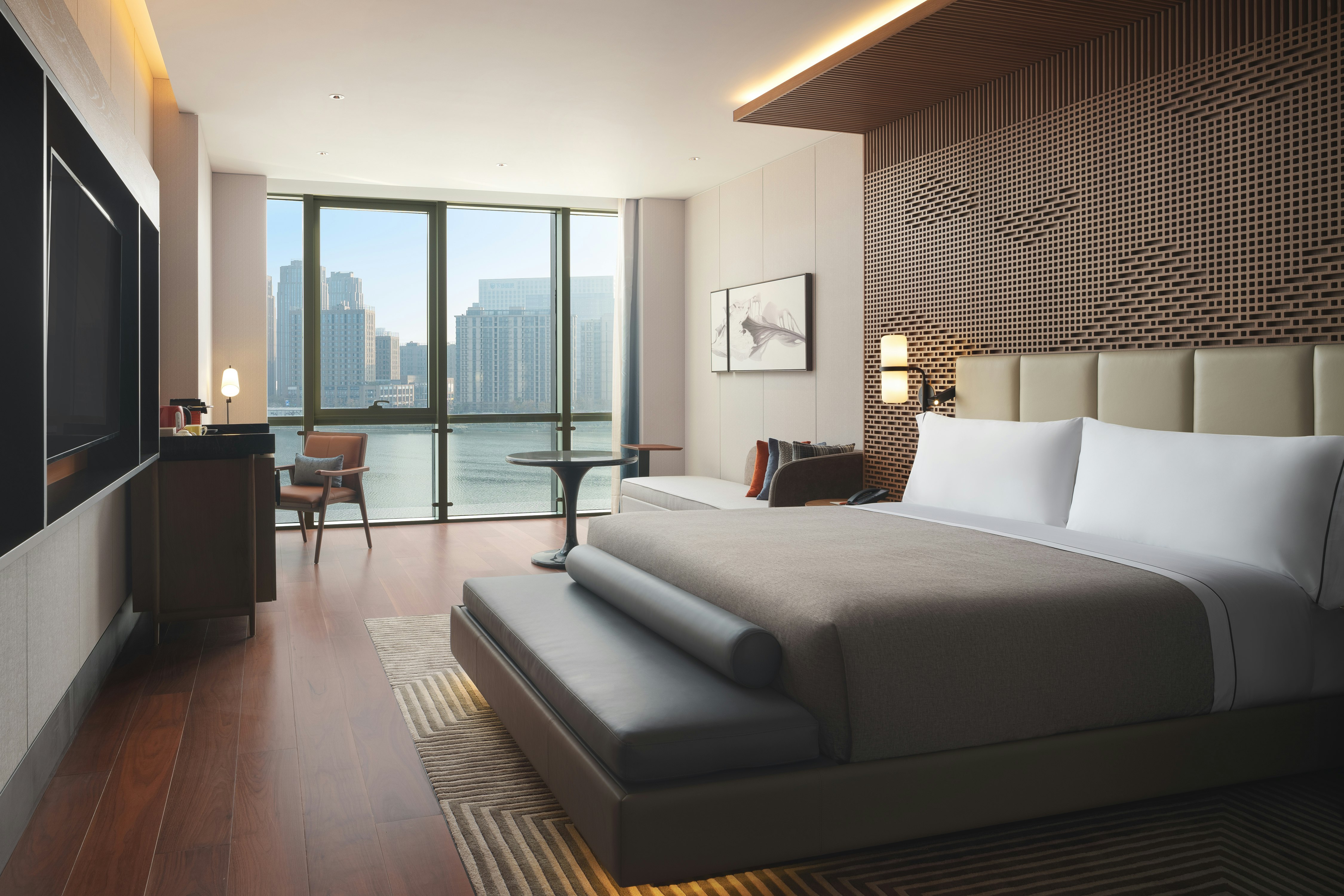 Deluxe, King Bed, Lake View