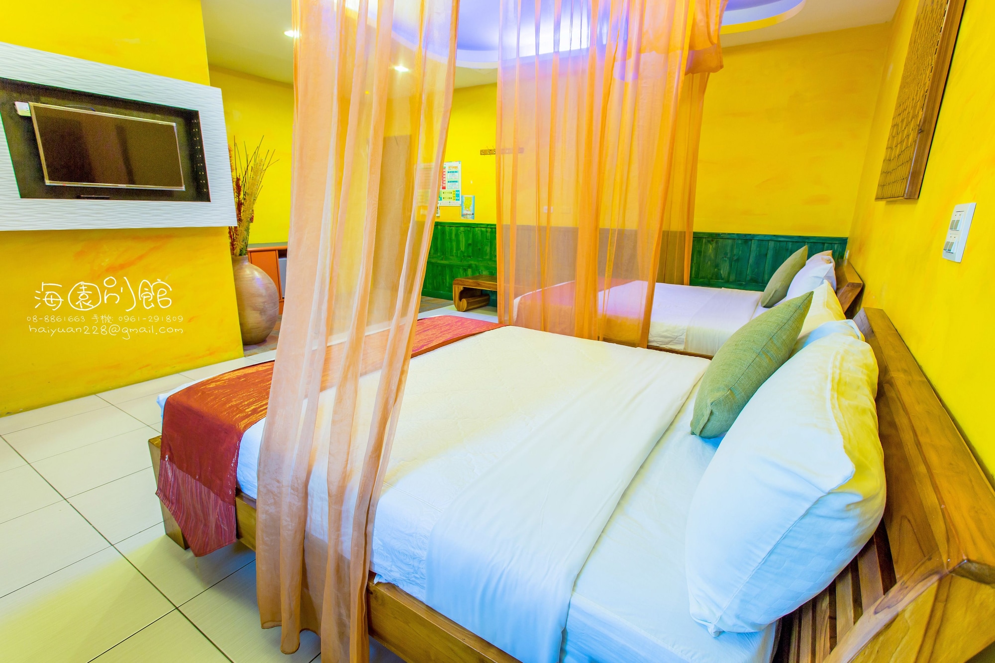 DELUXE, QUADRUPLE, 2 DOUBLE BEDS