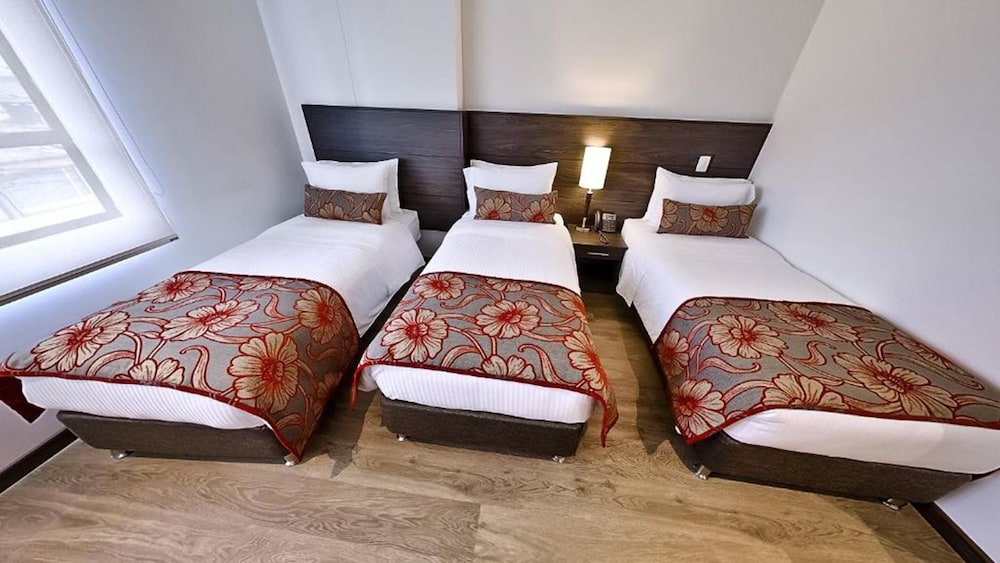 غرفة قياسية ثلاثية بثلاثة أسرّة، AZ HOTEL 2/3