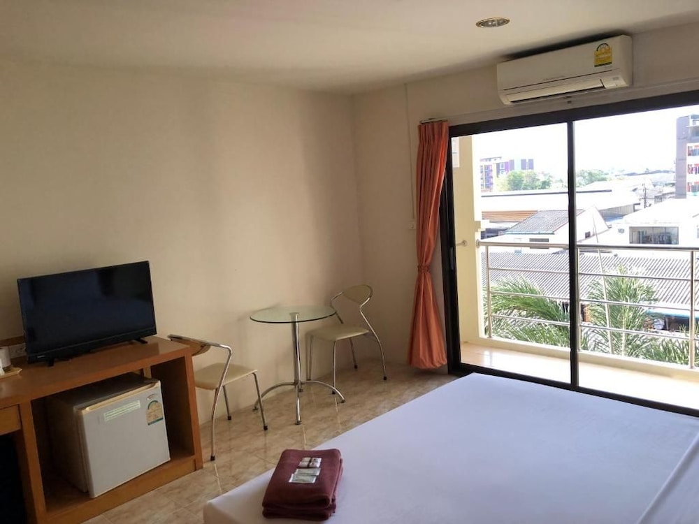 Pearl Place Hotel 38/48