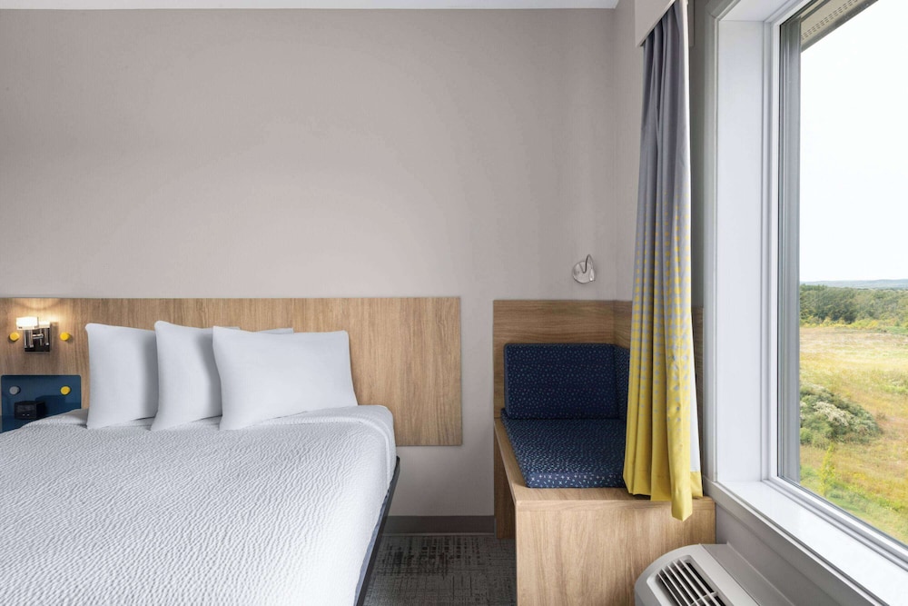 Microtel by Wyndham Lachute 9/30