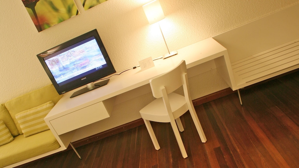 Holland House Beach Hotel 35/45