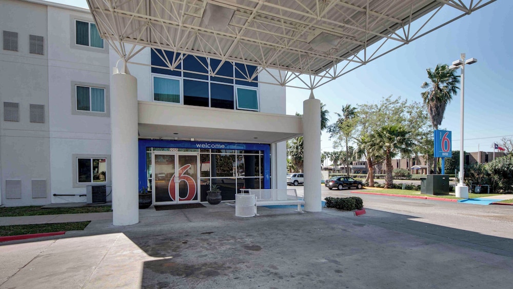 Motel6 Brownsville, TX 63/70