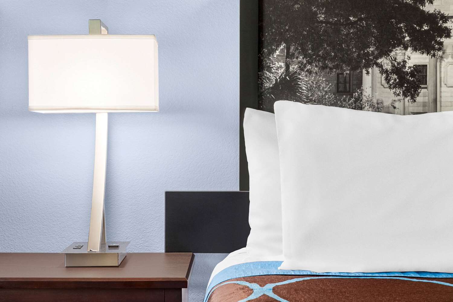 Super 8 by Wyndham Lenexa Overland Park/Mall Area 39/70
