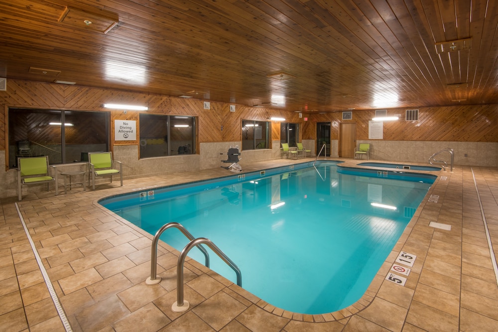 Holiday Inn Express Hotel Suites Wauseon 27/43