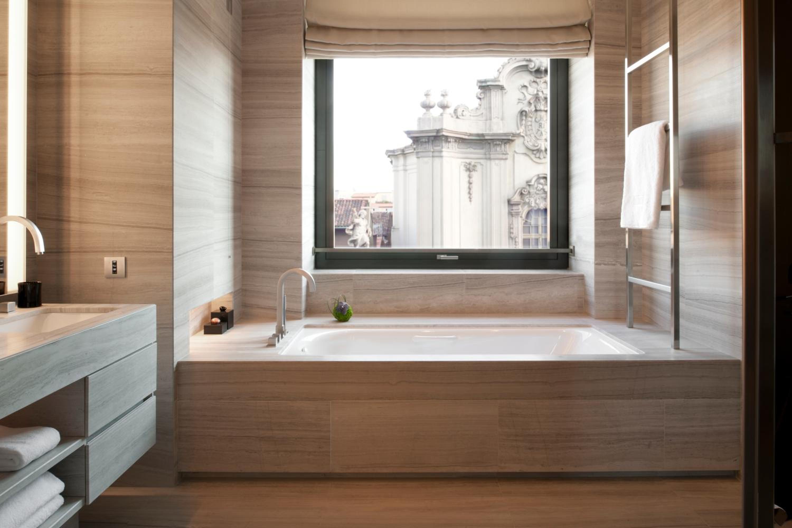 Armani, Deluxe, King Bed، Armani Hotel Milano 2/2