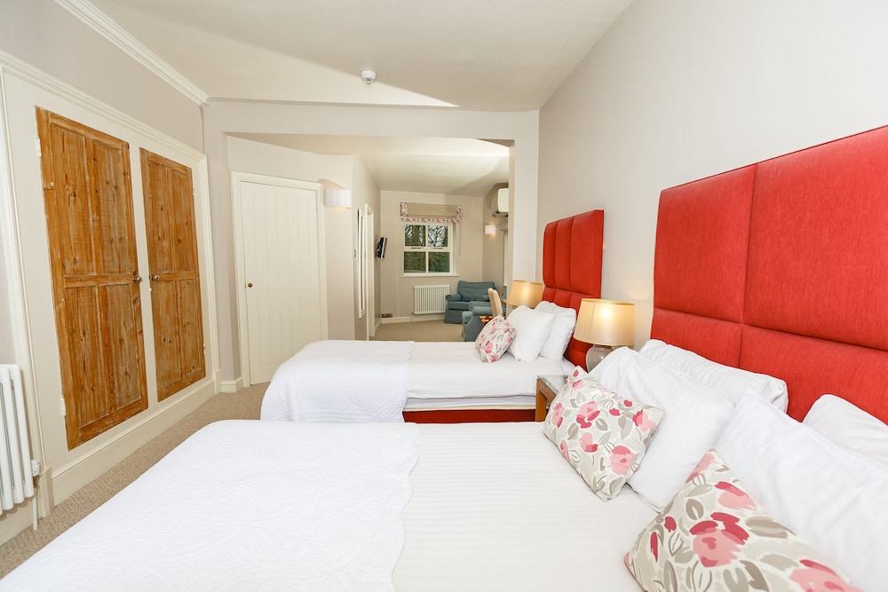 ROOM, TWIN BEDS