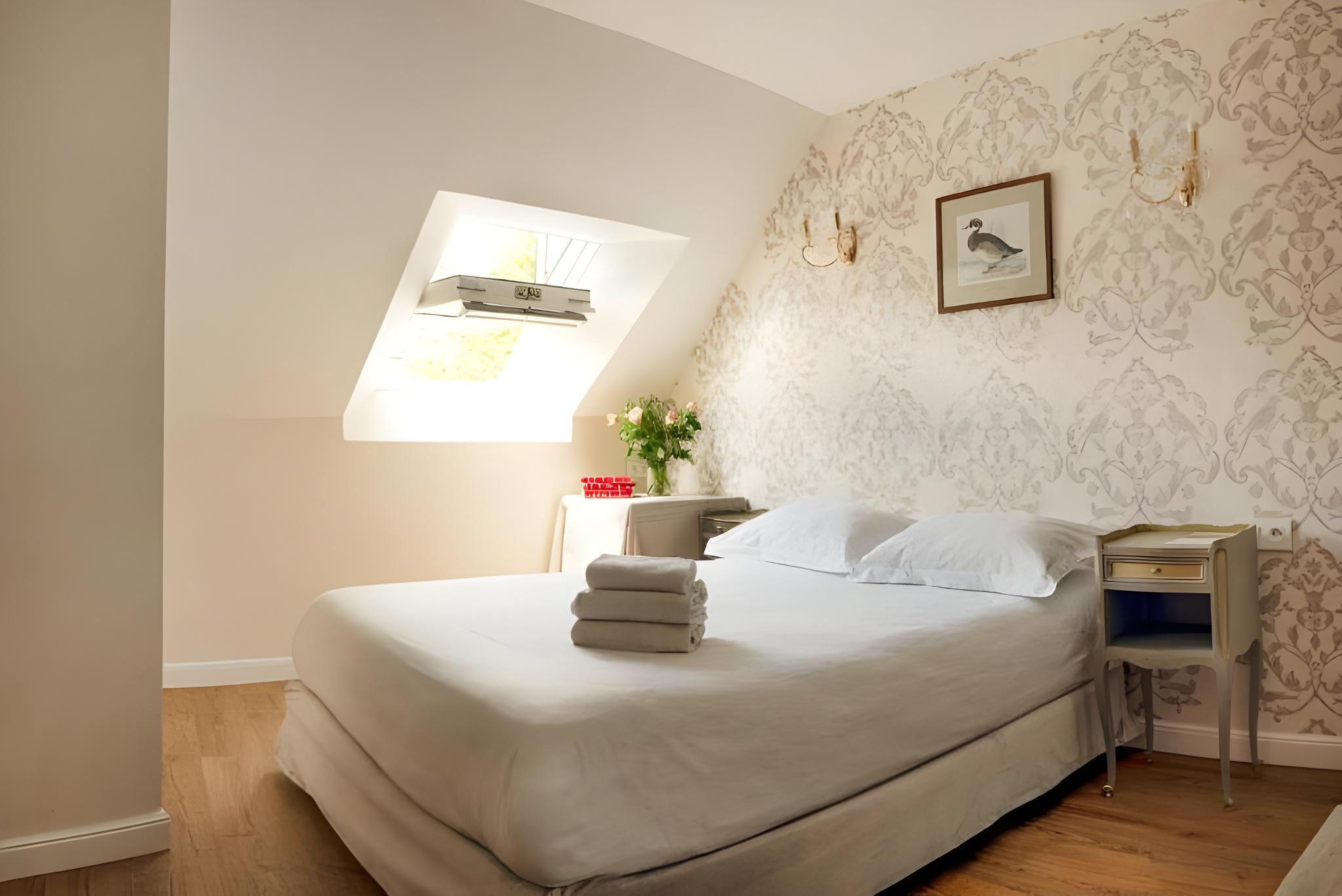 Mansard, Double Bed