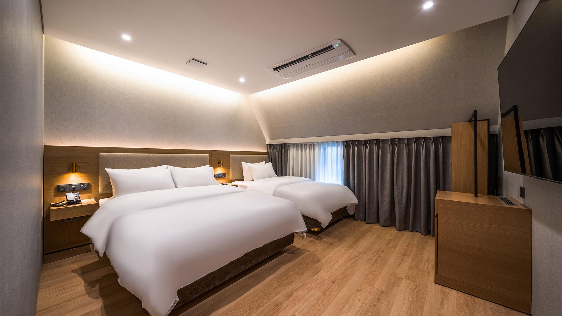 Room Assigned on Arrival, Single Bed
