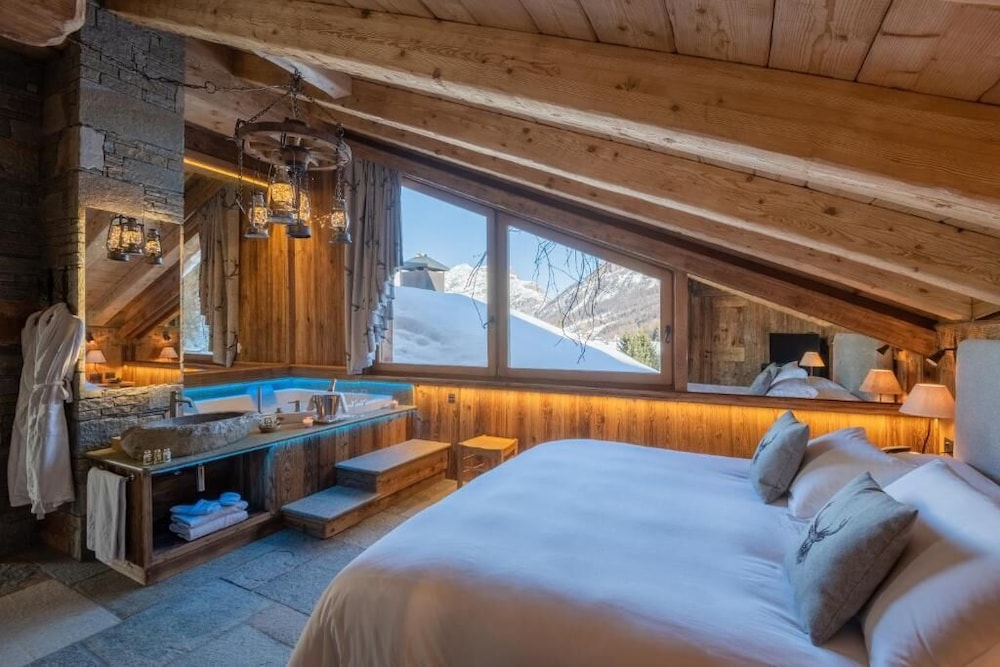 PANORAMIC, STUDIO, SUITE, SAUNA, TERRACE