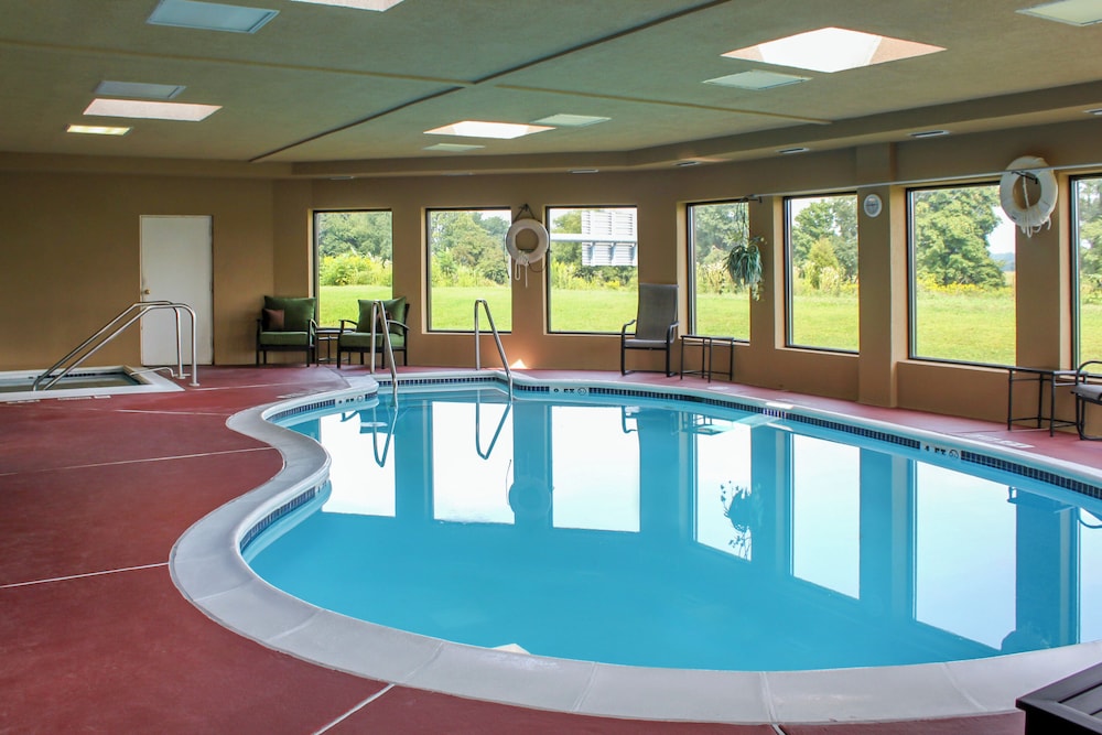Holiday Inn Express Lewisburg/New Columbia 32/64
